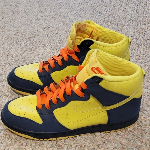 SOLD on Grailed - Nike Dunk Hi Homer Simpson - Picture 1 of 6
